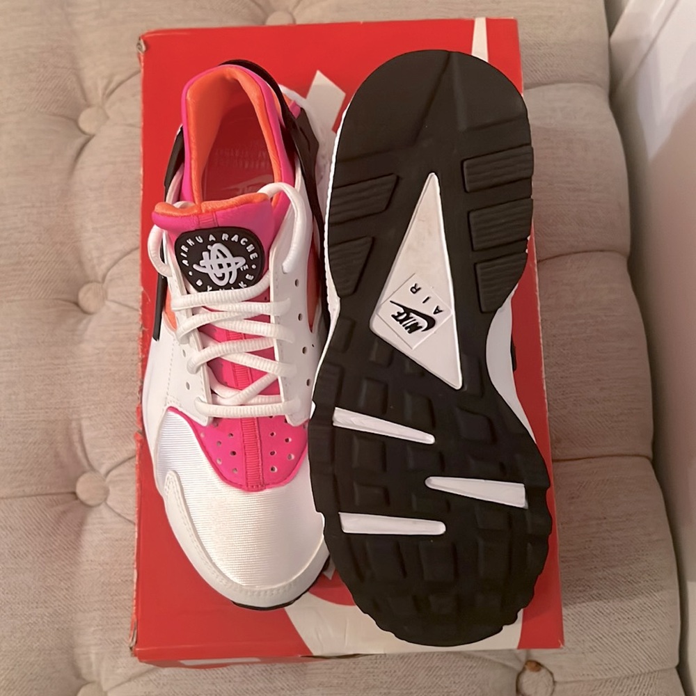Size 7.5 Women’s Nike Air Huarache Run “White Neon Orange Pink and Black” - Picture 5 of 6